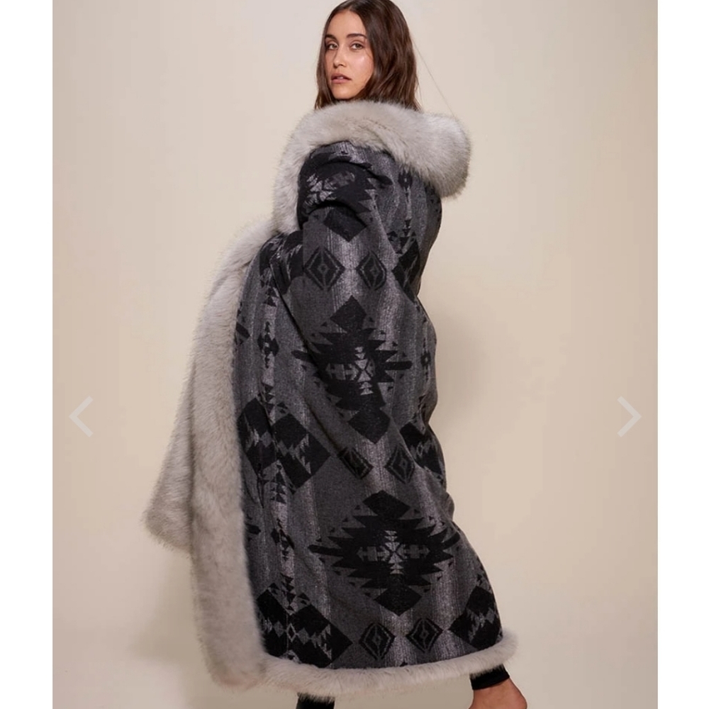 Spirithoods Arctic Wolf Throw
